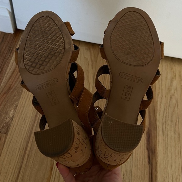 AEROSOLES HeelRest Tan Strappy Zip Sandals - Picture 4 of 4